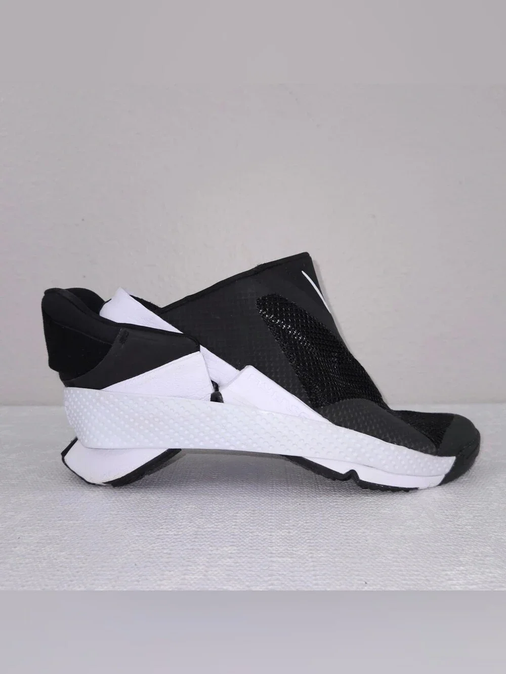 NIKE GO FlyEase Sneakers US 8 Black White Easy On Athletic Shoes